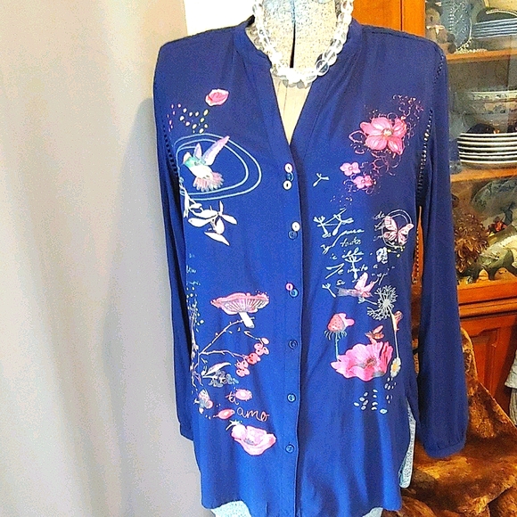 Disigual Tops - Desigual Navy Blouse Lovely Silk screen applique